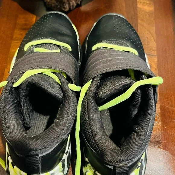 Under Armour Kids' Boys Zone BB Black and Neon Green Sneakers Size 2Y - Picture 5 of 8